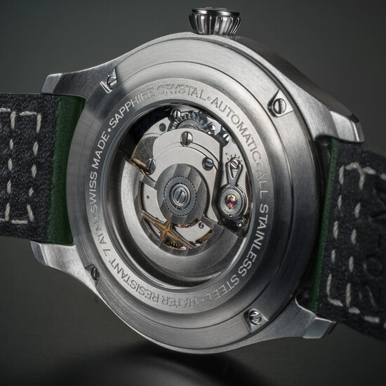 Zegarek z widocznym mechanizmem Davosa