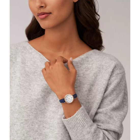 Zegarek Fossil na nadgarstku