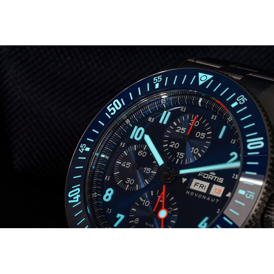 Zegarek Fortis w ciemności