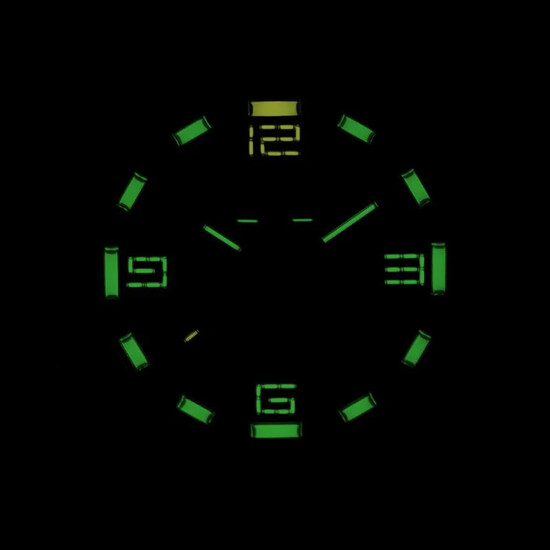 Świecąca tarcza zegarka traser