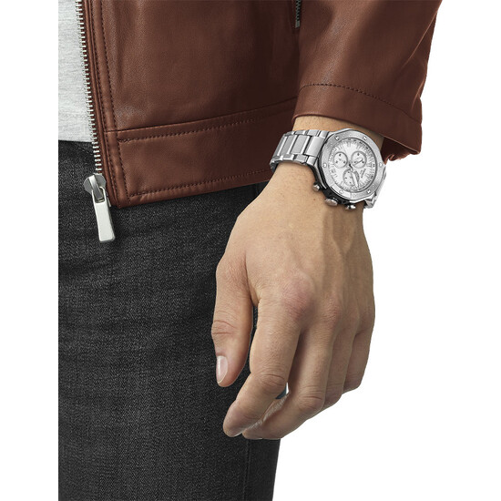 Zegarek Tissot na nadgarstku