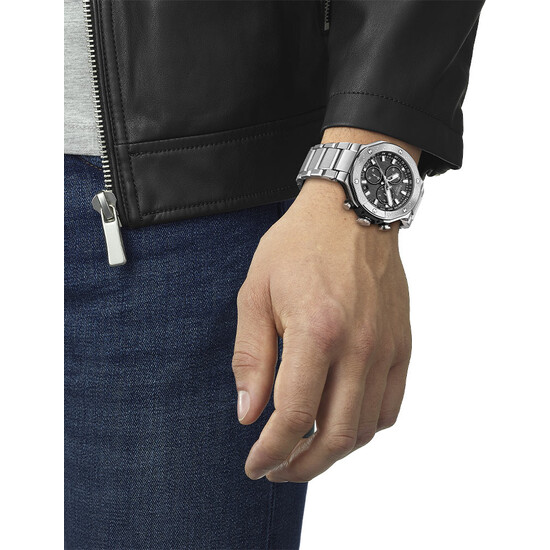 Zegarek Tissot na nadgarstku