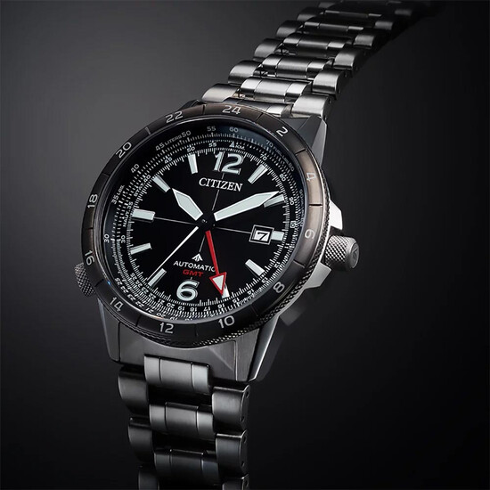 Ciemna tarcza i wyraźne wskazówki Citizen Promaster Air GMT