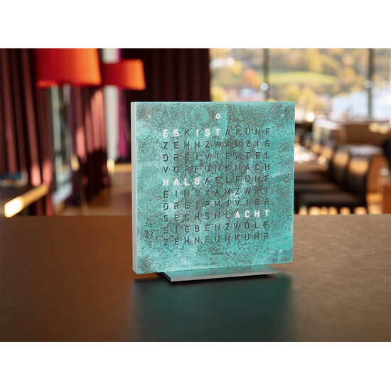 Budzik wyświetlający czas za pomocą słów