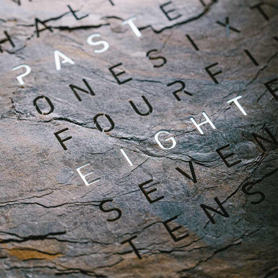 Przedni panel wykonany z kamienia