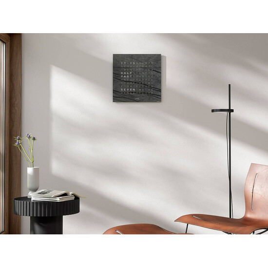 Zegar ścienny Qlocktwo Metamorphite z wymiennym panelem przednim w języku angielskim