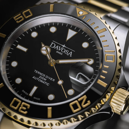 Czarna tarcza zegarka Davosa