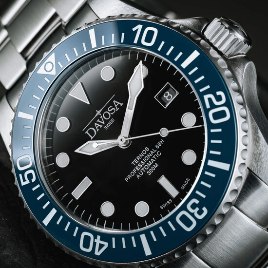 Czarna tarcza zegarka Davosa