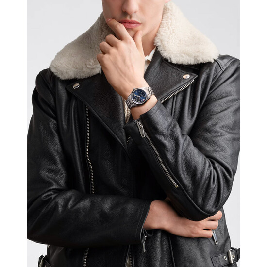 Zegarek Longines na ręku