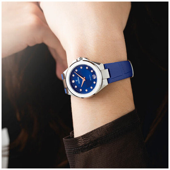 Zegarek Festina na nadgarstku