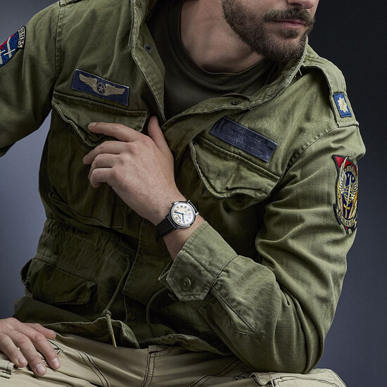 Zegarek Alpina na ręku