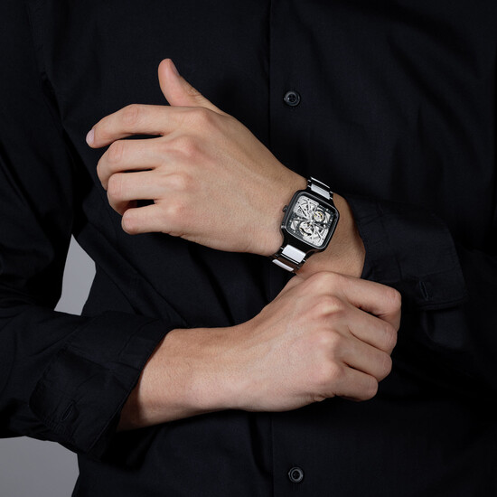 Zegarek Rado na męskim nadgarstku