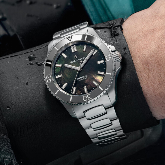 Zegarek do nurkowania na bransolecie Venezianico Nereide Tungsteno