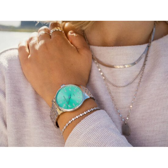 Zegarek MeisterSinger Yaara na nadgarstku