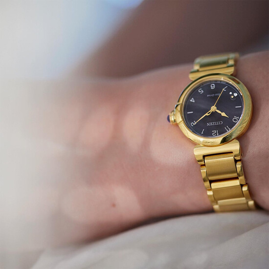 Zegarek Citizen May Bells Mini EM1132-88H na ręce