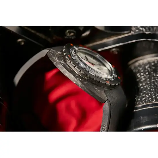 Zegarek nurkowy na czarnym pasku gumowym Doxa SUB