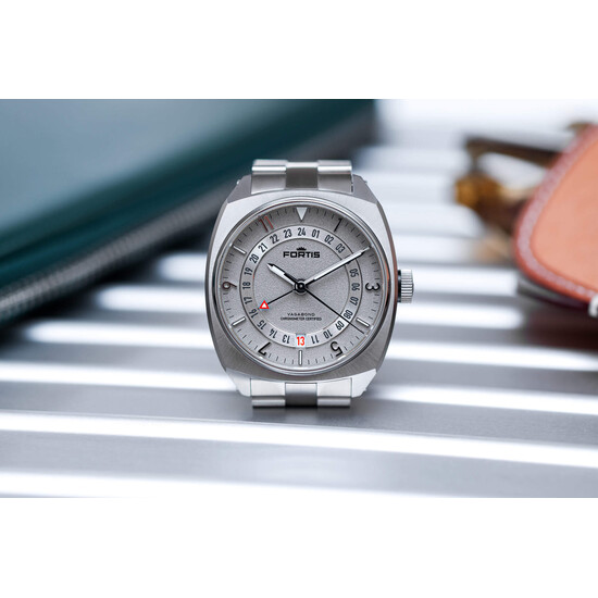 Fortis z pierścieniem z białego złota