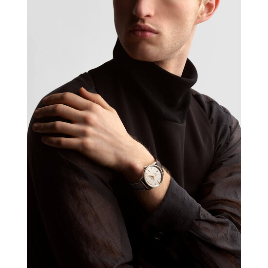 Zegarek Longines Flagship Heritage na ręku