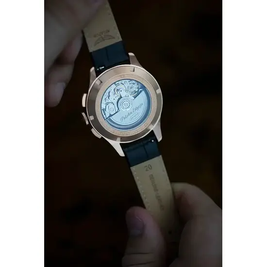 Zegarek Aviator z widocznym mechanizmem