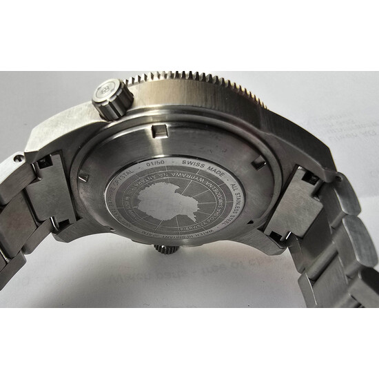 Dekiel z grawerem mapy Antarktydy