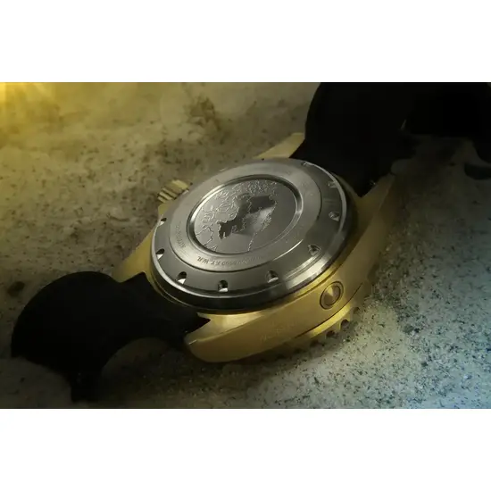 Stalowy dekiel zakręcany na śruby