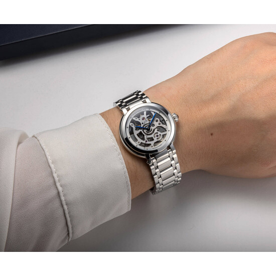 Zegarek Herbelin Newport Skeleton na ręku