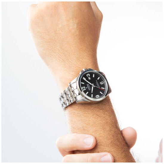 Festina Titanium na nadgarstku