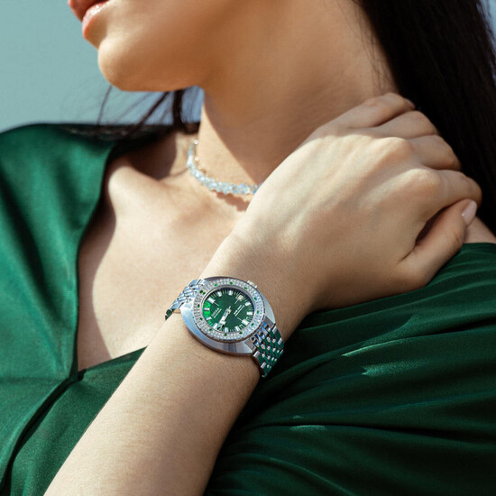 Zegarek nurkowy Doxa na ręku