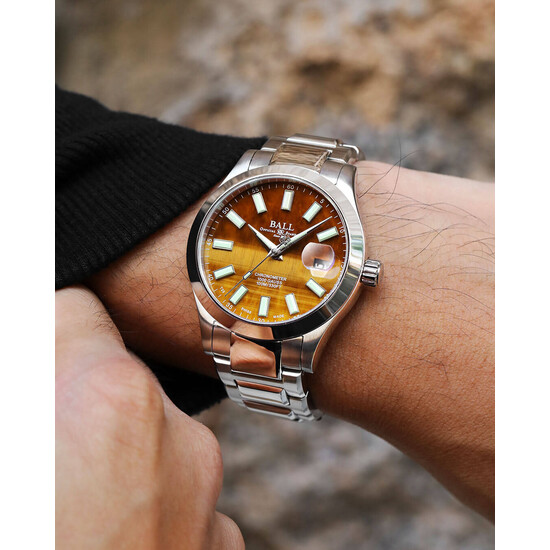 Zegarek Ball na nadgarstku