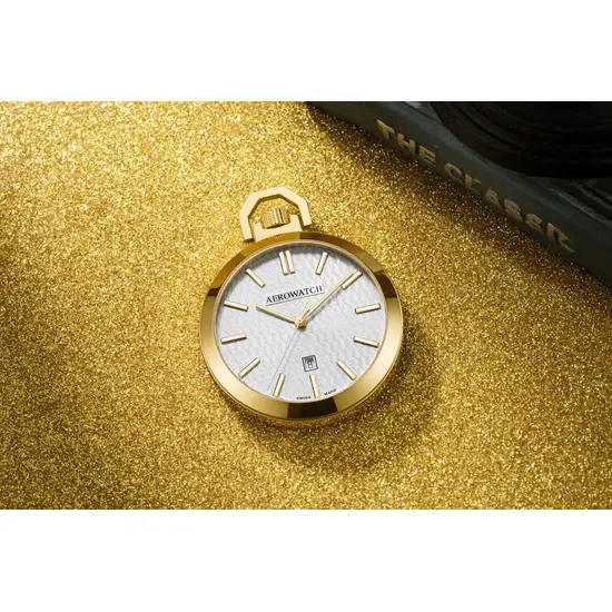 Zegarek kieszonkowy z jasną tarczą