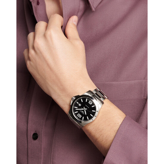 Zegarek Longines na ręku