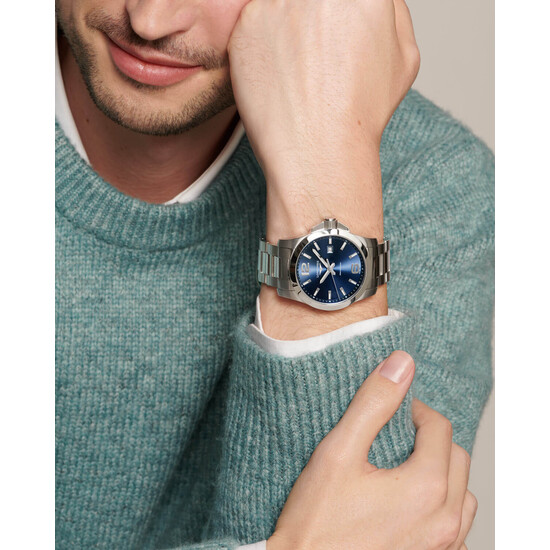 Longines Conquest zegarek na nadgarstku