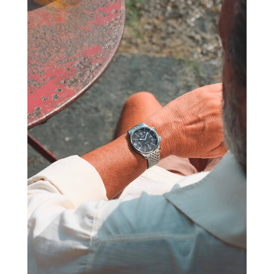Zegarek Longines Legend Diver na ręku