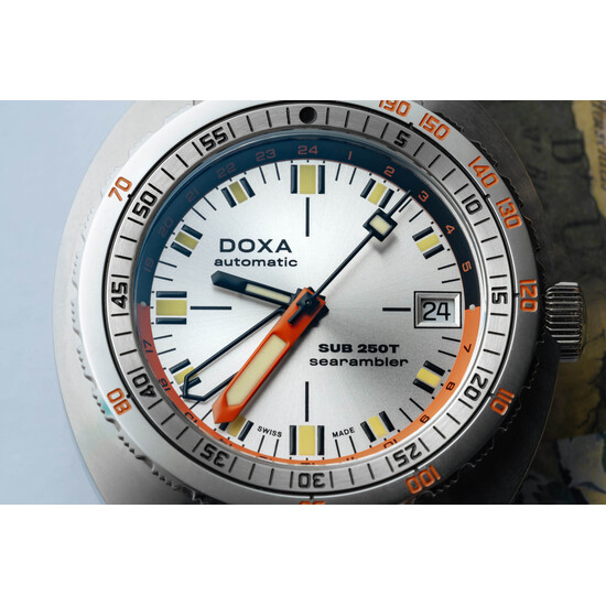 Srebrna tarcza zegarka Doxa SUB 250T