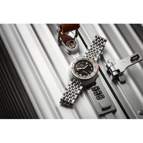 Zegarek Doxa Sub z drugą strefą czasową