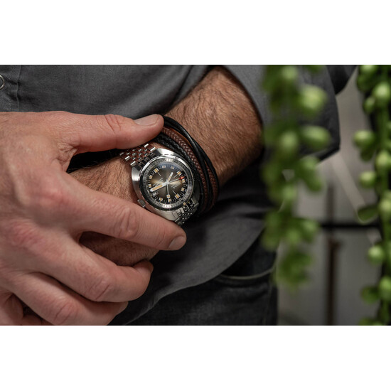 Zegarek Doxa Automatic na nadgarstku