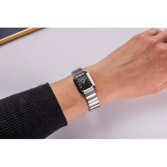 Zegarek Herbelin Octogone na ręku