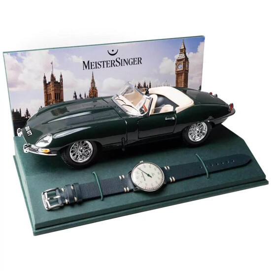 Zegarek MeisterSinger w zestawie z autem E-Type Jaguar