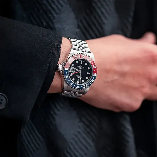 Davosa Ternos Professional GMT 161.571.06W na ręce