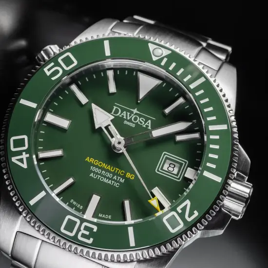 Zielona tarcza w zegarku Davosa Argonautic 43 161.528.07
