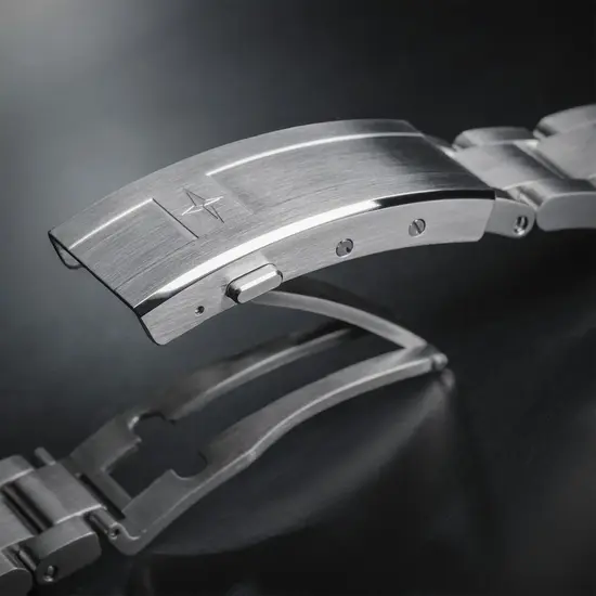 Zapięcie bransolety na przyciski 
Davosa Ternos Professional GMT 161.571.50.W