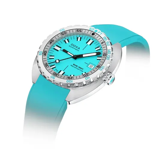 Błękitna tarcza w zegarku Doxa SUB 750T Aquamarine 825.10.241.25