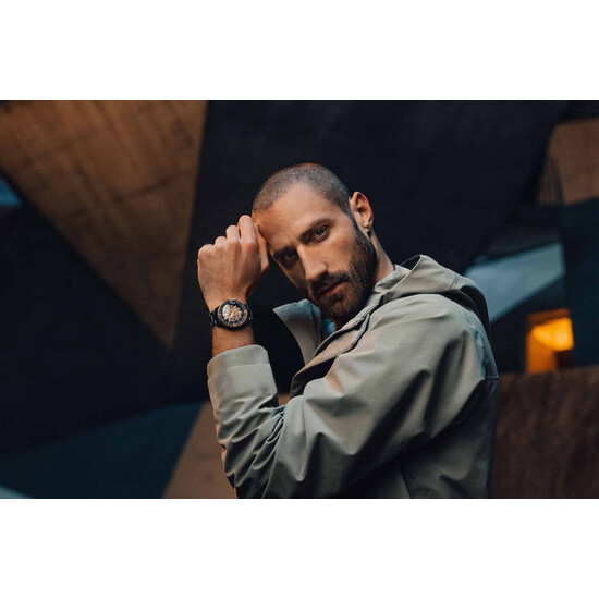 Szkieletowy zegarek Rado na ręku