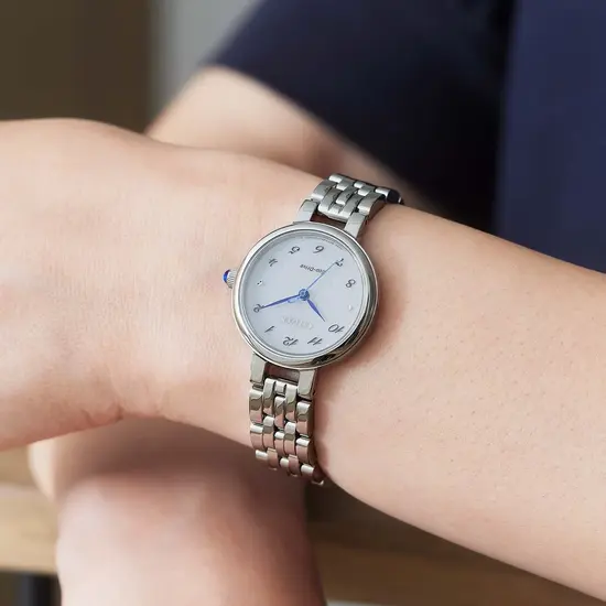 Zegarek Citizen Lady EM0990-81A na ręce