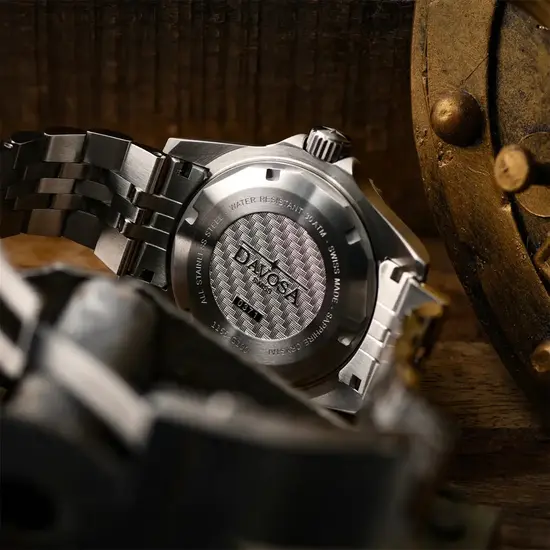 Zakręcany dekiel w zegarku Davosa 161.548.05