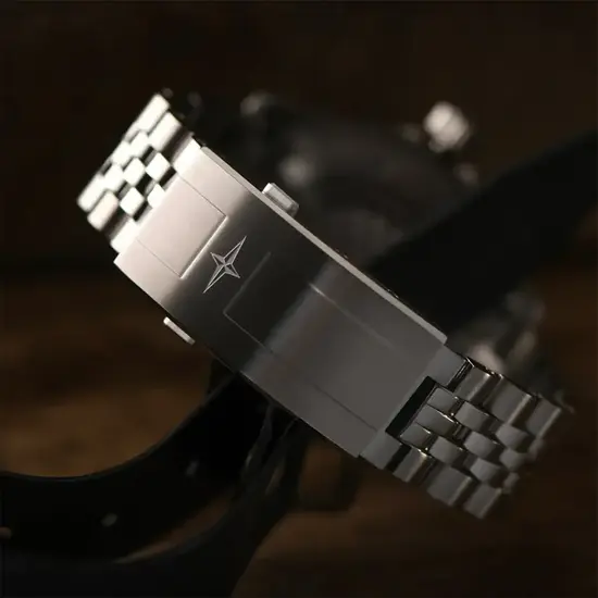 Zapięcie bransolety w zegarku Davosa Ternos Professional 68h Eagle Bay