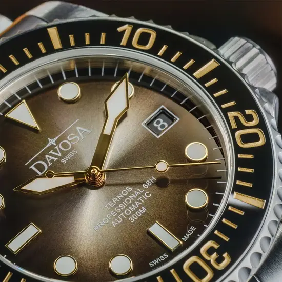 Złota tarcza w zegarku Davosa 161.548.05