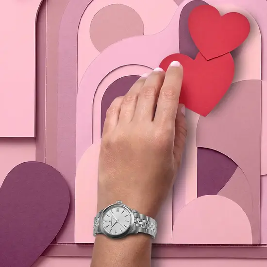 Zegarek Maurice Lacroix 1975 Quartz 751006-SS002-130-1 na rece