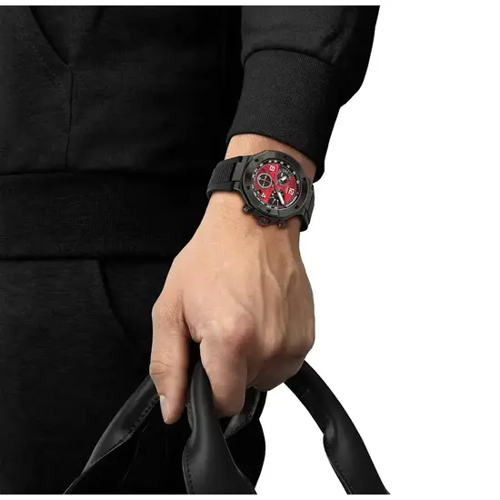 Zegarek Tissot T141.417.37.422.00 na ręku