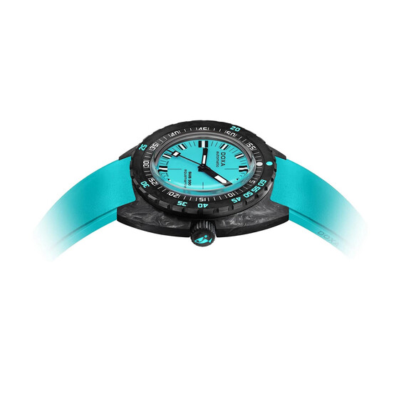 Zegarek z kopertą z kutego włókna węglowego Doxa Carbon